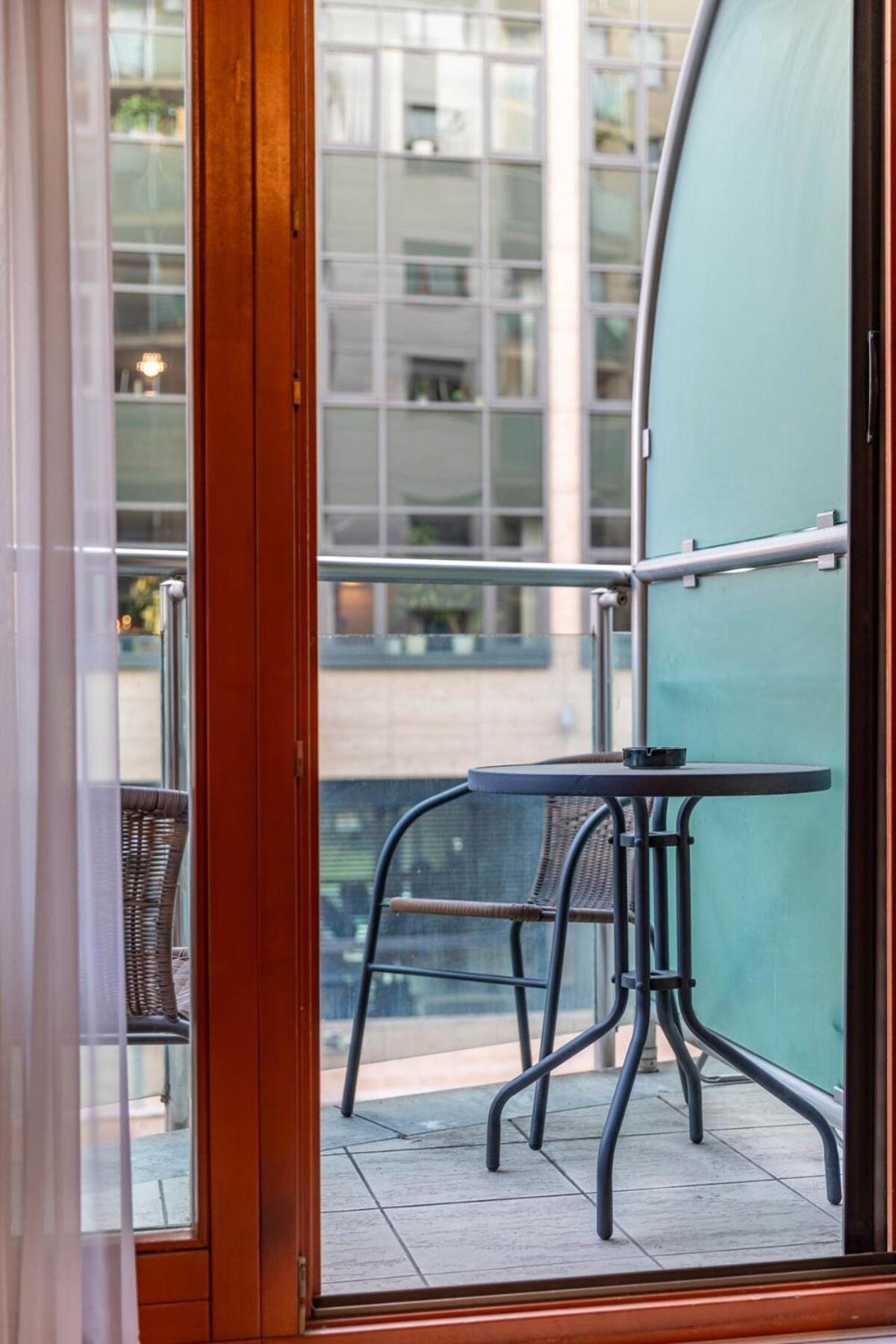 Cleopatra Apartment *